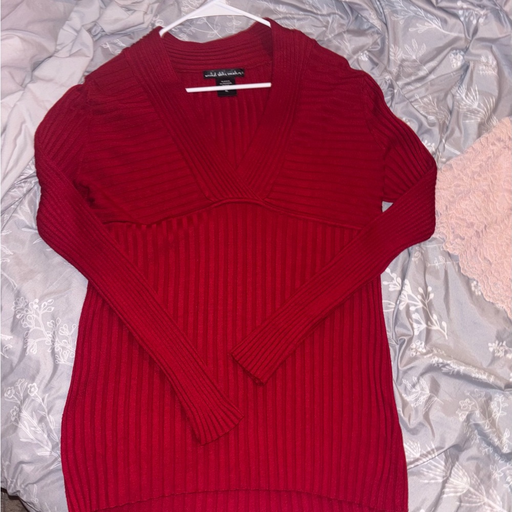 United States Sweaters V-Neck in Bold Red